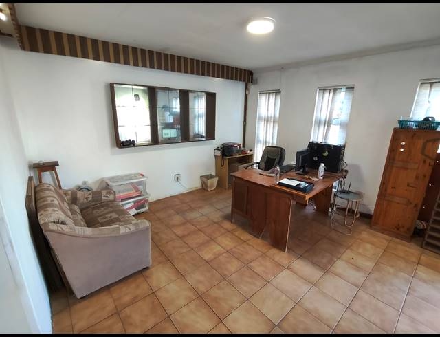 4 BEDROOM FREEHOLD FOR SALE IN CAVERSHAM GLEN
